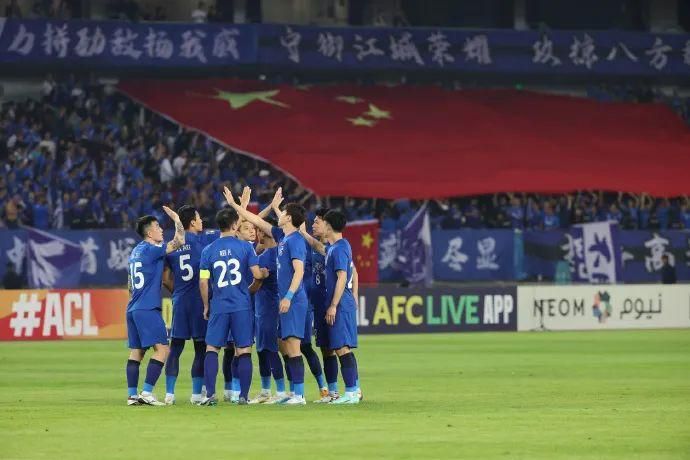 谈到当时曼联是怎么联系上自己的，韦霍斯特说：“在贝西克塔斯，一切进展都很顺利，我在那儿踢得很开心。